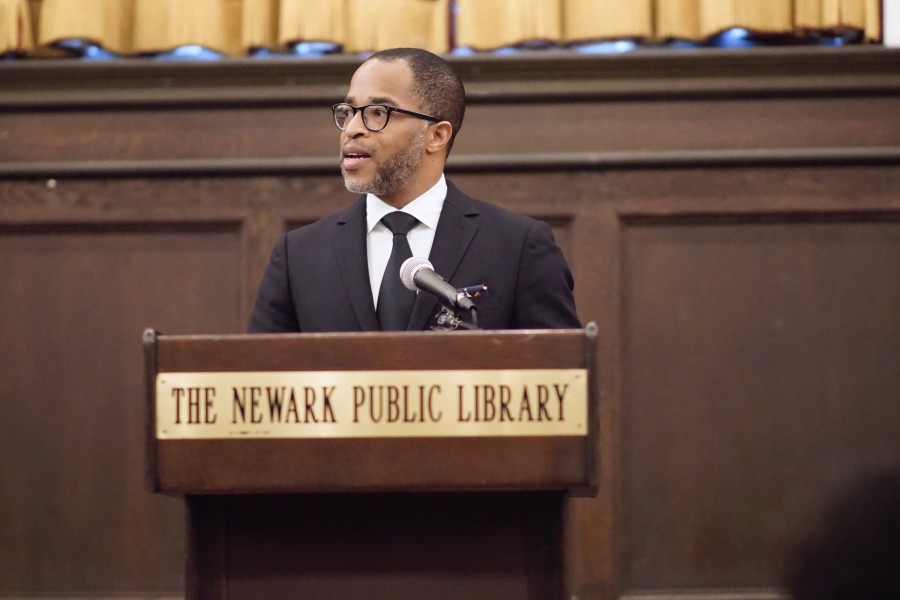 Jonathan+Capehart+%2785+speaks+to+the+audience+of+students%2C++community+members%2C+and+patrons+assembled+at+the+Newark+Public+Library+on+Saturday%2C+Feb.+6.+