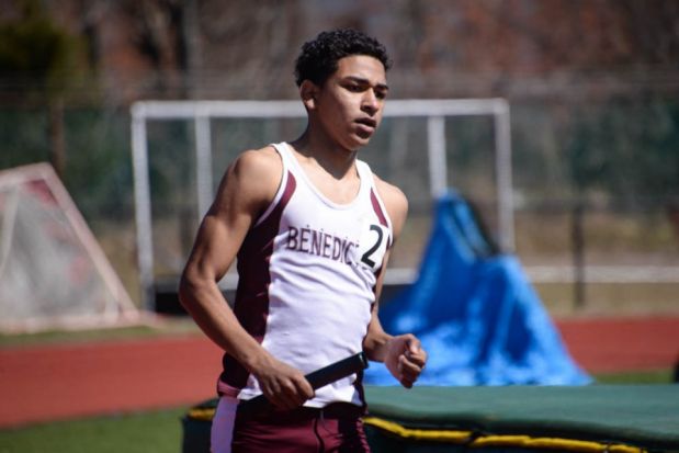 UDII+Juan+Rosa+runs+the+800-meter+in+the+4x800m+relay.+