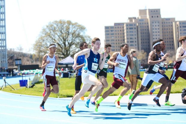 Senior+Scott+Bamberg+and+UDII+Byron+Simmons+running+the+800-meter+run.+Byron+ran+1+minutes+and+59+seconds+and+Scott+ran+2%3A00.