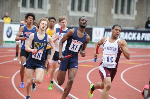 UDII+Byron+Simmons+leading+the+competition+at+Penn+Relays.+He+handed+the+baton+off+in+third+running+1+minutes+and+58+seconds.+