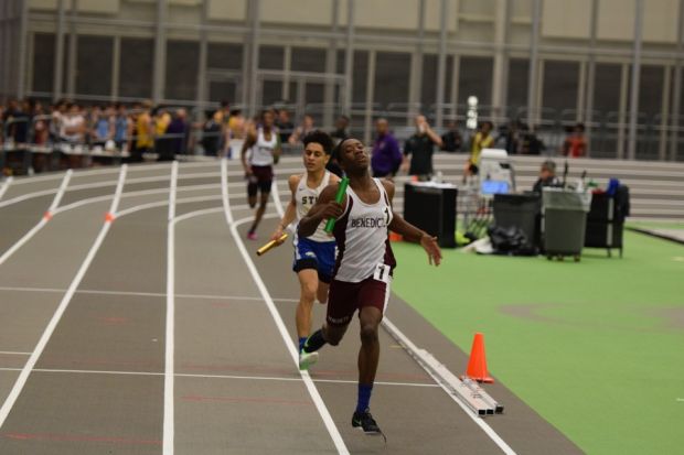 UDII+Kaylan+Depas+kicking+the+last+50-meters+of+the+4x400m+relay+leading+the+Gray+Bees+to+victory.