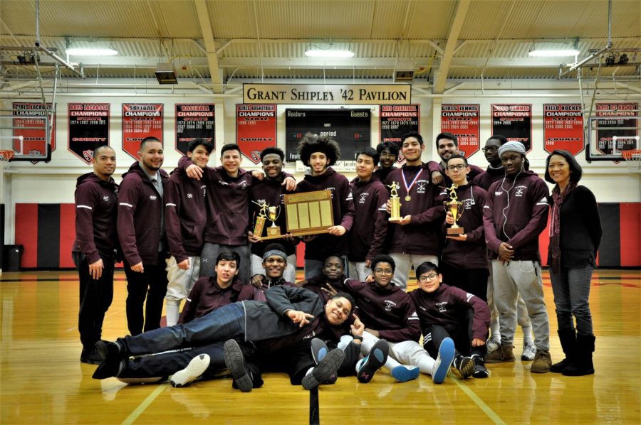 The+fencing+team%2C+at+last%2C+capped+its+season%2C+with+a+first+place+finish+at+State+Preps.